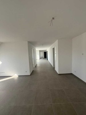 schöne 4 Zimmer Dachgeschosswohnung zu Verkaufen! 5 % Rabatt bis 31.05.2025!