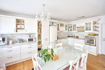 Jungfamilien aufgepasst ! Modern sanierte 4 Zimmer-Wohnung mit herrlicher