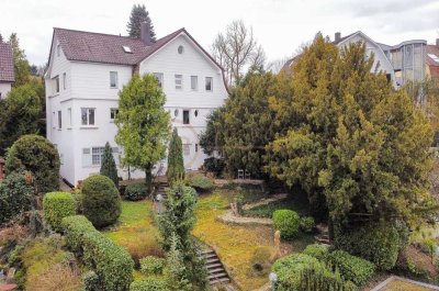 1-2 Familienhaus mit parkähnlichem Garten und Doppelgarage