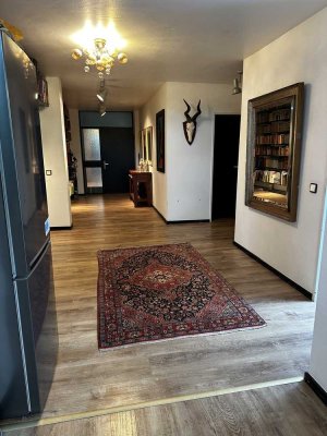 Freundliche 3-Zimmer-Dachgeschosswohnung mit Balkon und Einbauküche in Köln Weiden
