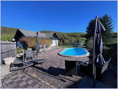 Wunderschönes Wohnhaus in Traumlage.Gepflegter Garten, Pool, geräumige Aufteilung. 6 Zimmer, Garage