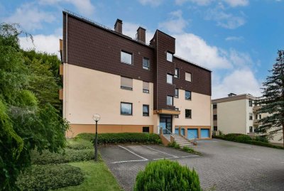 Schuch Immobilien – Sonnige 2-Zimmerwohnung mit Balkon und Garage in ruhiger Lage