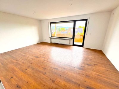 Ohne Provision, mit großem Balkon und Carport - Sanierte 5-Zimmer EG-Wohnung