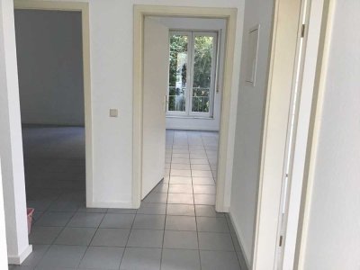 Stilvolle, modernisierte 3-Raum-EG-Wohnung mit Balkon in Bad Bergzabern