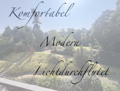 Wohnen, wie Sie es lieben:  Dachgeschossidylle mit Stil und  Balkon ins Grüne