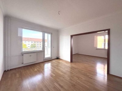 ETW 3-4 Raum, Balkon, Lift, KFZ-Stellplatz, Energie B, Fernwärme, provisionsfrei