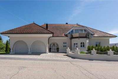 Thyrnau: Außergewöhnliche Villa mit 90 m² Wohn-/Ess-/Kochbereich und Galerie