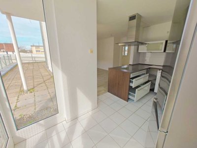 Sonnige 2 Zimmer mit 90 m² Dachterrasse!
