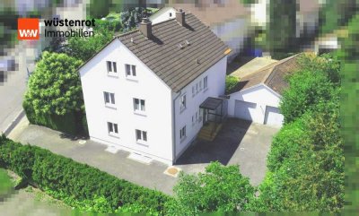 Ein Zuhause mit Weitblick: Frei stehendes Zweifamilienhaus in begehrter Aussichtslage von Aalen