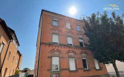 Rendite trifft Geschichte: 4-Zimmer-ETW in denkmalgeschützter Fassade (Renovierungsbedürftig)