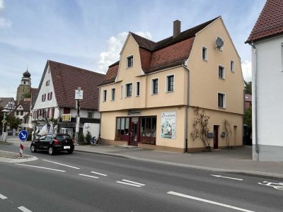 Zum Einzug frei! Helle und sehr geräumige Altbau-Wohnung in der Innenstadt von Herrenberg zu verk.