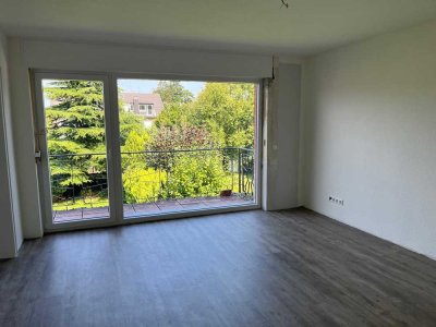 Sehr helle Wohnung mit Balkon
