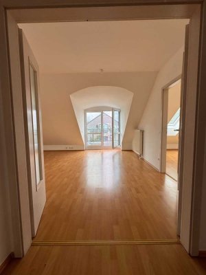 Selbstnutzen? Kapital anlegen? Charmante 2-Zimmer-Dachwohnung in Mahlow