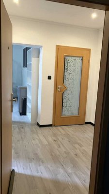 zentrale, große 4 Zimmerwohnung über 2 Etagen in Solingen