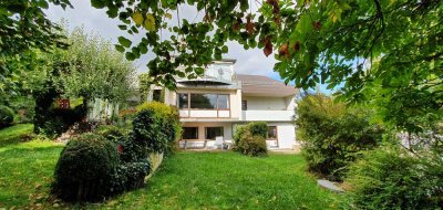 Sonnige, großzügige 4-Zimmer-Wohnung mit traumhaftem Ausblick und großem Garten in Fichtenberg