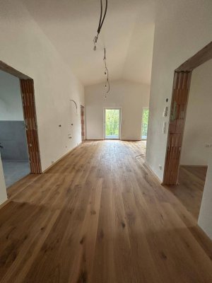 Sehr helle 3 Zimmer Dachgeschosswohnung - 5min zu Fuss ins Zentrum