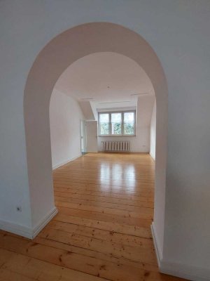 Helle 4-Zimmer Maisonette-Wohnung mit großer Dachterrasse im Villenviertel von Bad Godesberg