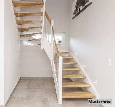 Moderne Maisonette-Wohnung mit Terrasse und großem Gartenanteil