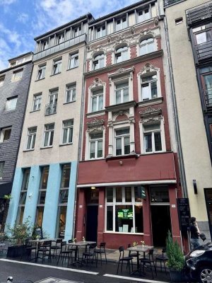 Altbautraum im Friesenviertel. Renovierte und bezugsfreie 3 Zimmer mit Loggia und Aufzug
