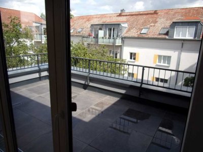 Moderne, helle 3 Zimmer DG Wohnung mit Dachterrasse