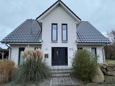 Charmantes Einfamilienhaus mit Einliegerwohnung, Fußbodenheizung und großem Garten