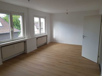 Attraktive renovierte 2-Zimmer-Wohnung mit Balkon und Einbauküche in Duisburg, Alt-Homberg