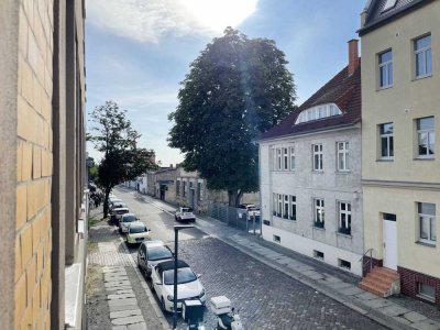 Geschickt geschnitten und mit bester Anbindung. 2-Raum-Wohnung unweit vom Bahnhof