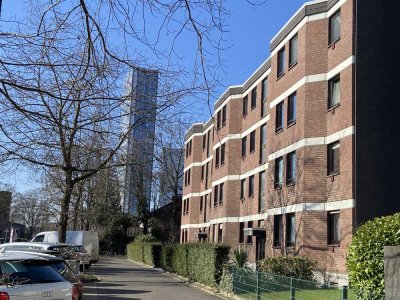 Kleinere, modernisierte 2-Zimmer-Wohnung mit West-Loggia in gepflegtem Haus in Mörsenbroich