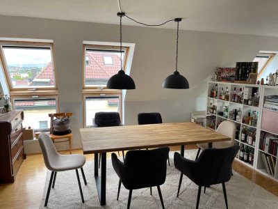 Helle 3-Zimmer-Altbauwohnung mit Loggia, traumhaftem Ausblick & viel Charme – 108 qm über 2 Ebenen