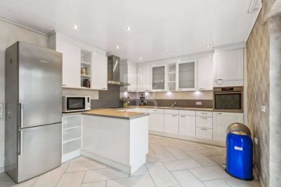 Großzügiges Mehrgenerationenhaus mit Garten in Top-Lage