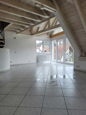 Gepflegte 4-Raum-DG-Maisonette-Wohnung mit 2 Balkons in Moos-Bankholzen