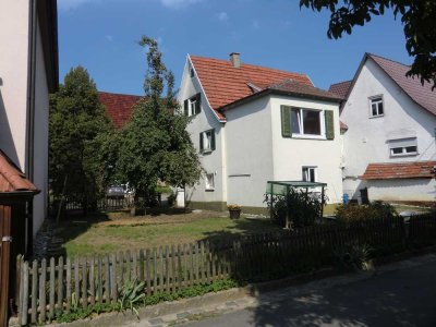 Liebevolles 6-Zimmer-Einfamilienhaus mit schönem Garten in Zell u.A.