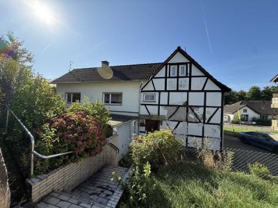 *** BIETERVERFAHREN: Einfamilienhaus mit Scheune und viel Potenzial zur Sanierung ***