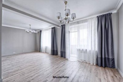 Charmantes Wohn-/Schlafzimmer mit Küchenzeile in denkmalgeschütztem Gebäude