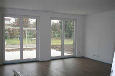 HELLE 2-ZIMMER-WOHNUNG MIT TERRASSE