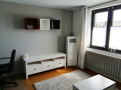 Möblierte kleine 2-Zimmer-Wohnung an Einzelperson / Pendler zu vermieten.