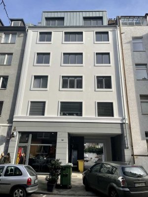 *Erstbezug: modern & saniert 3 Zi-Wohnung mit Wohnküche und tollem Blick unmittelbar am Medienhafen*