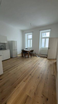 Altbauklassiker im 9. Bezirk – 2-Zimmer-Wohnung mit Lift