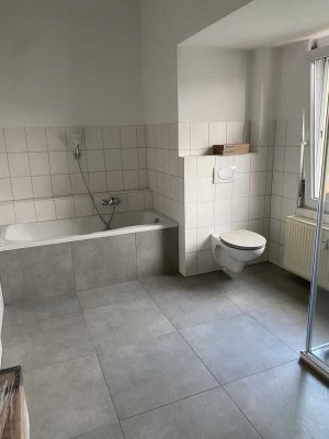 Neuwertige 3,5-Zimmer-Wohnung mit Balkon und EBK in Grenzach-Wyhlen