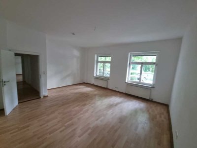 Stilvolle renovierte und großzügige 4 Zimmer-Wohnung aus der Gründerzeit in zentraler grüner Lage