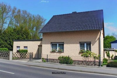 Provisionsfrei: Einfamilienhaus mit Wohnnebengebäude und vielseitigem Nutzungspotenzial