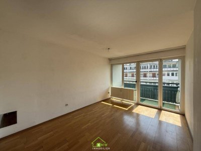 ZENTRUM NÄHE STEINERTOR: Helle Maisonettewohnung im Dachgeschoß mit 3 Balkonen