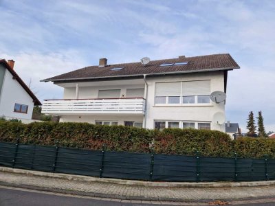 Geschmackvolle 4-Raum-EG-Wohnung mit Terrasse und Vorgarten in Karlstein