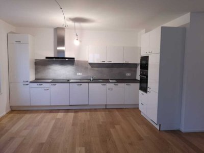 3 Zimmer Wohnung IM HERZEN DES MARK TWAIN VILLAGEmit Einbauküche und Balkon