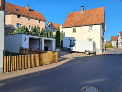 Kita, Reit- und Fußballverein wenige Gehminuten,
Freibad, Lidl, etc wenige Autominuten entfernt.