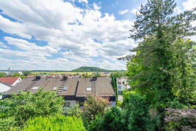Stilvolle Architektur: Reihenendhaus in Hanglage mit Blick auf die Festung Hohenasperg