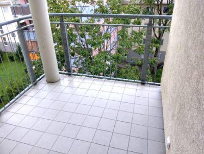 Ruhiger 3 ZIMMER-NEUBAU + sonniger West-Balkon 5m² + extra Küche möbliert + Lift + vorletzter Stock!