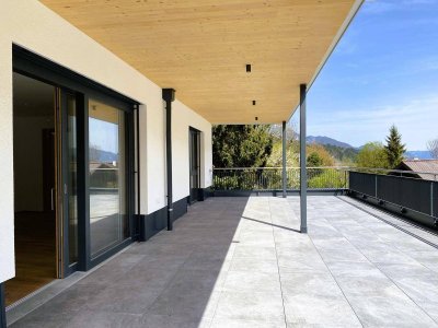 Holzbauweise in moderner Eleganz! Wohn- und Terrassenfläche im harmonischen Einklang