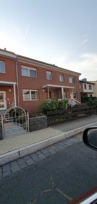 Reihenhaus mit Garage in super Lage.