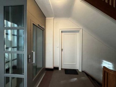 Waldlage AC-Süd. Sanierte 1-Raum-Wohnung mit EBK (Küche)